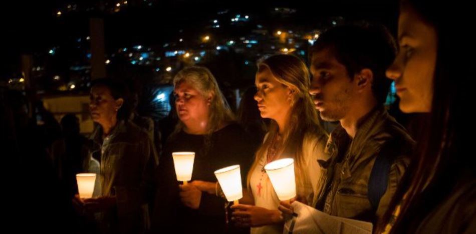 manifestacion nocturna - venezuela