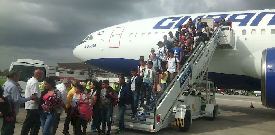 Los becarios colombianos fueron recibidos el pasado sábado 26 de agosto por autoridades en La Habana. (Twitter)