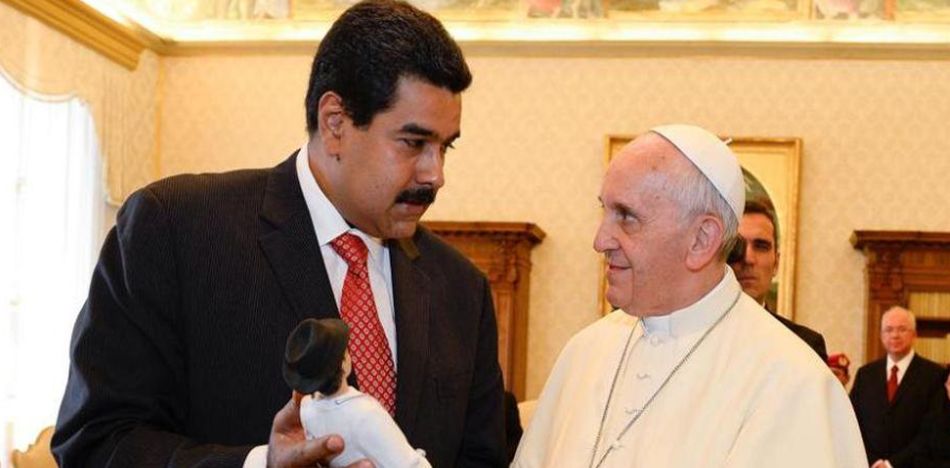 El principal diario argentino imprimió una dura portada cuestionando al Papa por la situación venezolana. (Twitter)