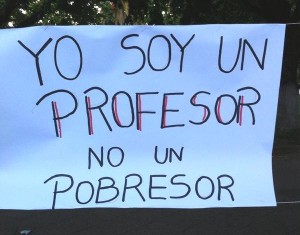 Los profesores expresaron su descontento a lo largo de Chile. (Twitter)