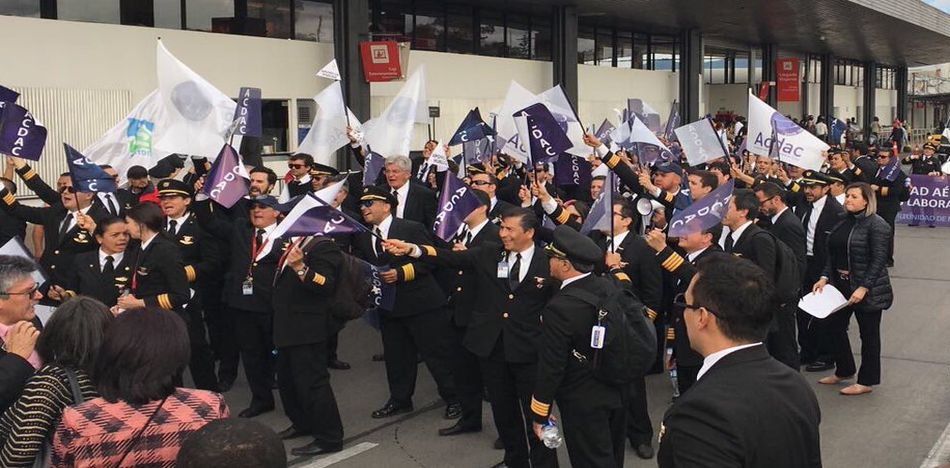 Además, las contrataciones de extranjeros no pueden superar el 10 % de la nómina de la aerolínea. (Twitter)