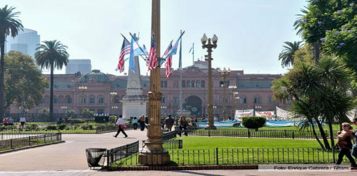La Plaza de Mayo ya está lista para recibir al mandatario estadounidense (Télam)