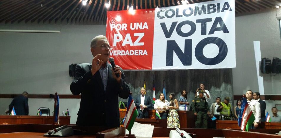 El Centro Democrático, principalmente pide frenar la implementación de acuerdo Santos-FARC hasta que no se realice otra refrendación popular. (Twitter)