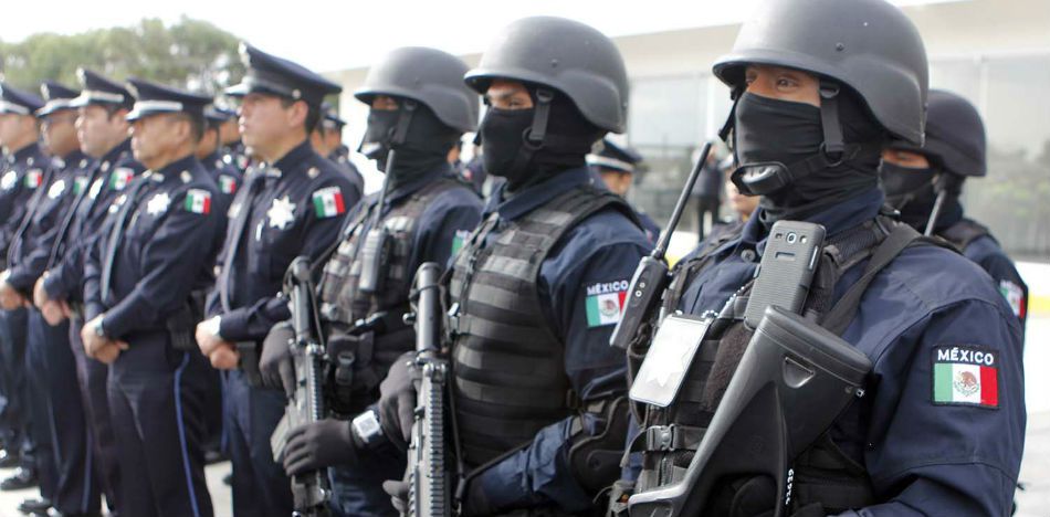 policías en México