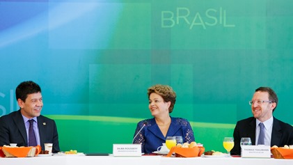 Dilma Rousseff anticipó que hará cambios en el consejo de administración de Petrobras, aunque le dio un voto de confianza a su CEO. 