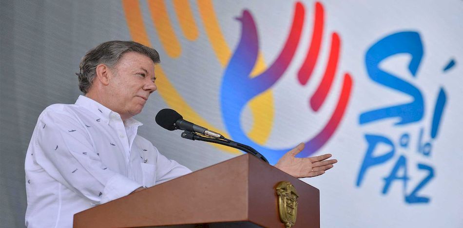 El presidente Juan Manuel Santos ha expedido ya varios decretos con fuerza de ley con el afán de implementar el Acuerdo Santos-Farc. (Twitter)