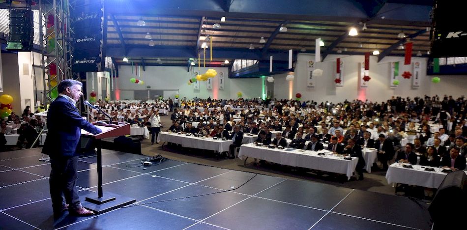 Santos manifestó que no hay cabida para extremos en el movimiento político. (Twitter)