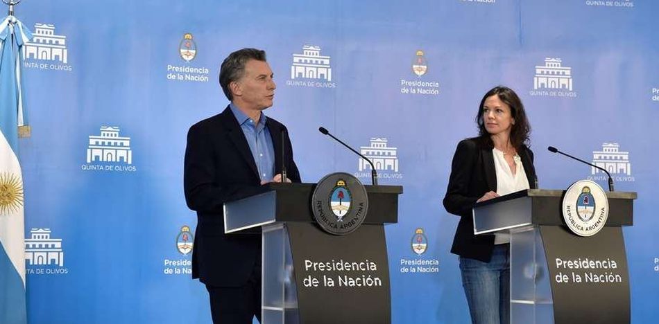 El presidente argentino junto a la ministra de Desarrollo Social, Carolina Stanley. (Twitter)