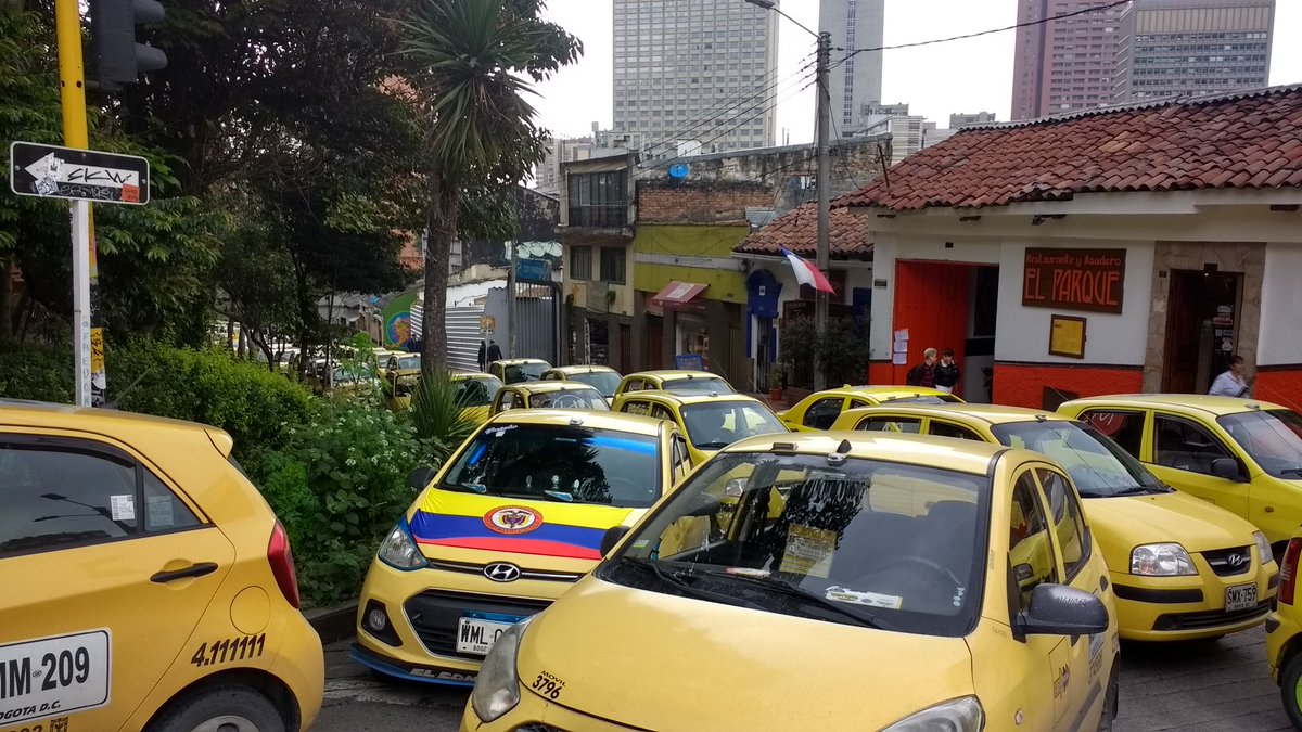 Según los datos estimados por la consultora Carsprings tomar un taxi en Bogotá es hasta USD $3,39 más costoso que hacerlo en Pekín (China) y Santiago (Chile). (Twitter)