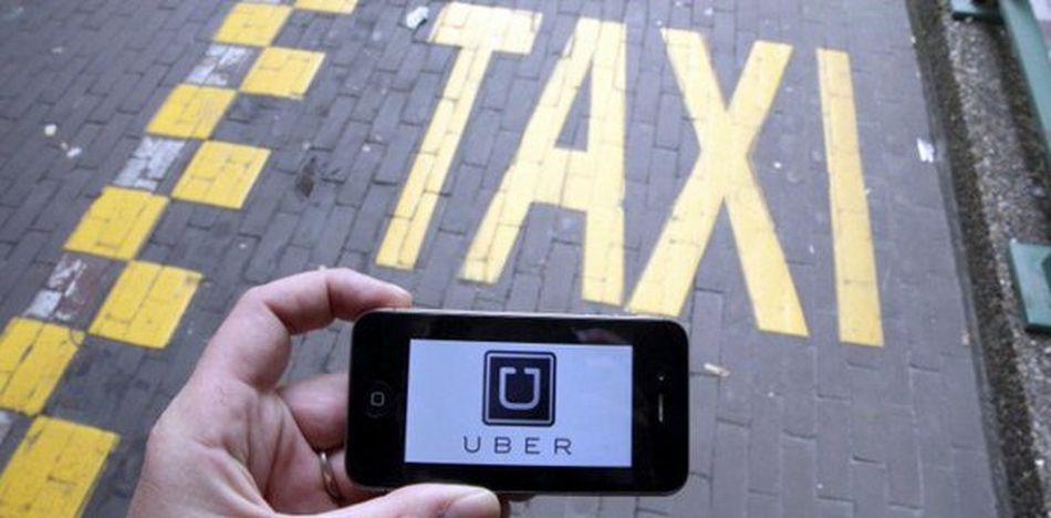 Esta nueva agenda nacional de cese de actividades por parte de los taxistas es principalmente en contra de “apps” como UBER. (Twitter)