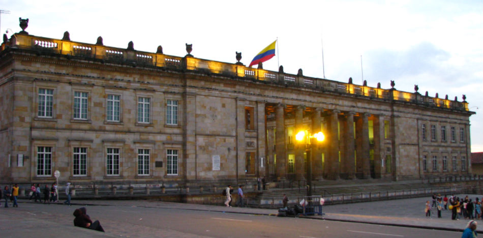 La Contraloría colombiana determinó que hubo irregularidades en la venta de vehículos del Senado (Wikimedia)