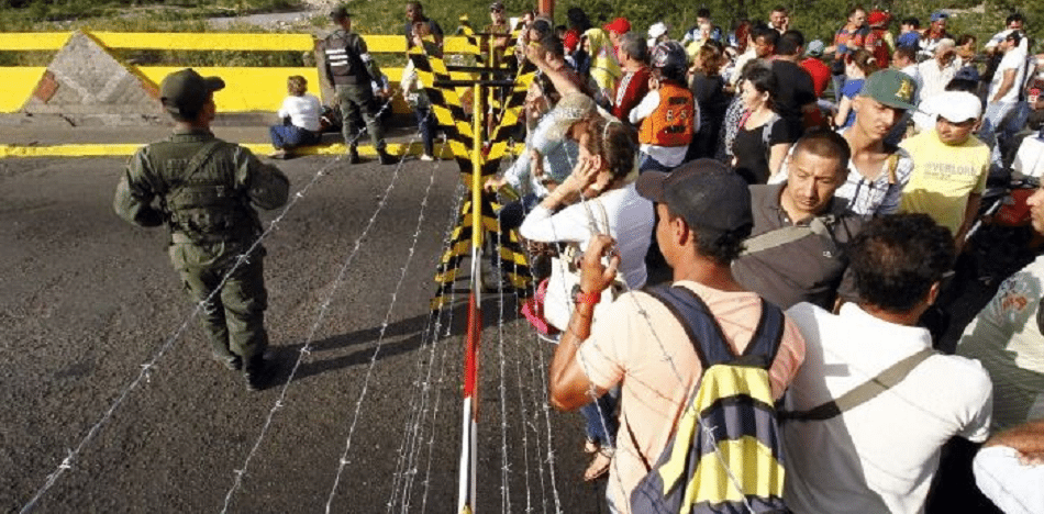 Nicolás Maduro ha decidido poner todos los obstáculos posibles, no solo para quienes desean migrar, sino para todos aquellos que deseen viajar a cualquier país del mundo; ya sea por aire, por tierra o por mar. (Venezuela Awareness)